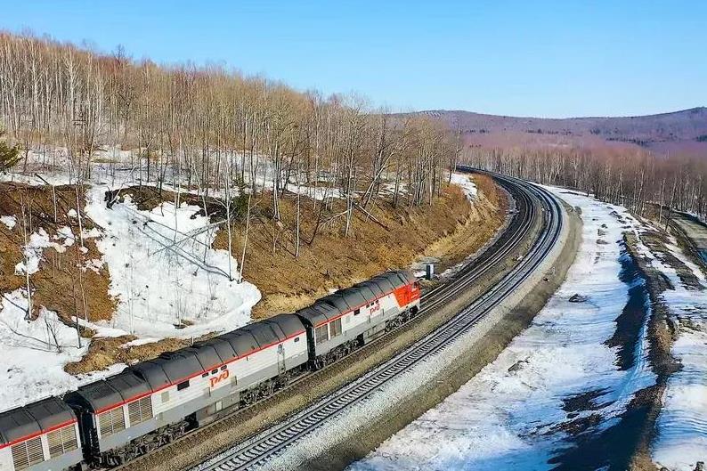 当地时间24日，俄远东地区发生一起惨烈空难。一架载有43名乘客和6名机组人员的安