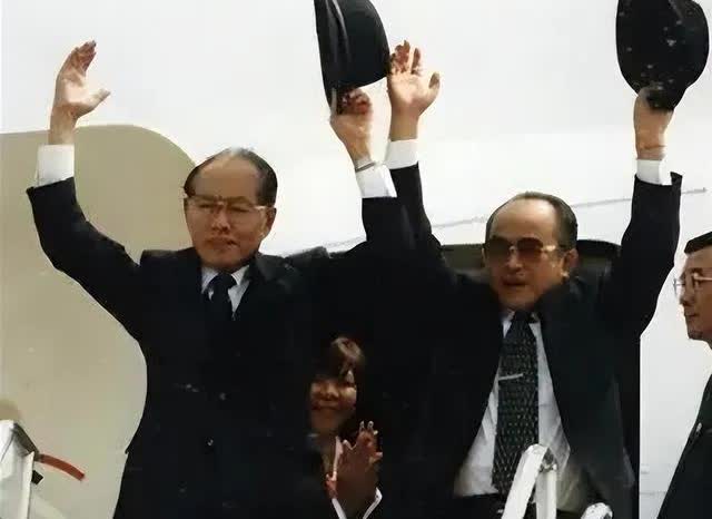 1997年
朝鲜历史上官职最高投韩者黄长烨，2010年死于韩国首尔。