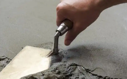 水泥的保质期只有50年，如果水泥房屋过了50年，房子会直接倒塌吗？