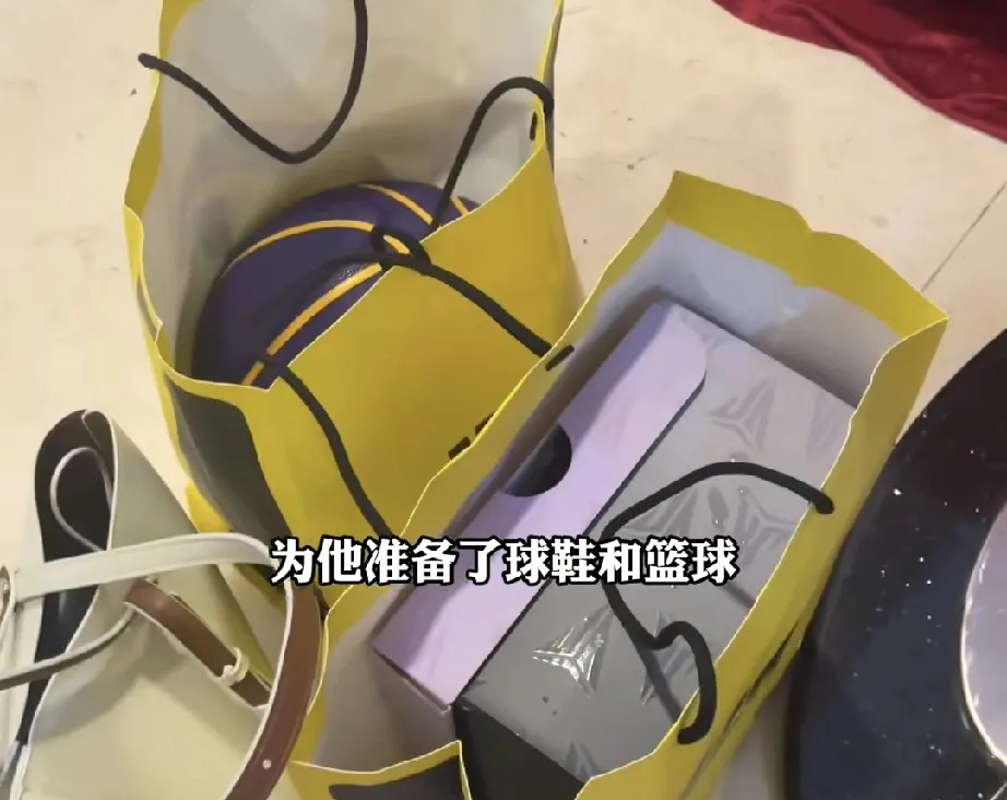 谢清帅送谢浩男紫色礼物











我的天哪！谢清帅也太暖心了吧！谢浩