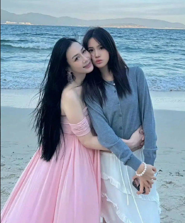 星二代又来了，钟丽缇女儿，现在已经15岁