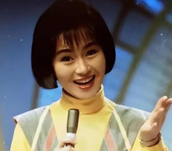 [微风]1999年，鞠萍向丈夫提出了离婚，丈夫同意离婚，却让她二选一，孩子和财产