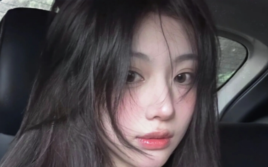 夫君是统领三军的大将军，他让贴身女婢主持庆功宴，放任她欺我辱我，但他忘了，若我不愿可随时收回他的兵权