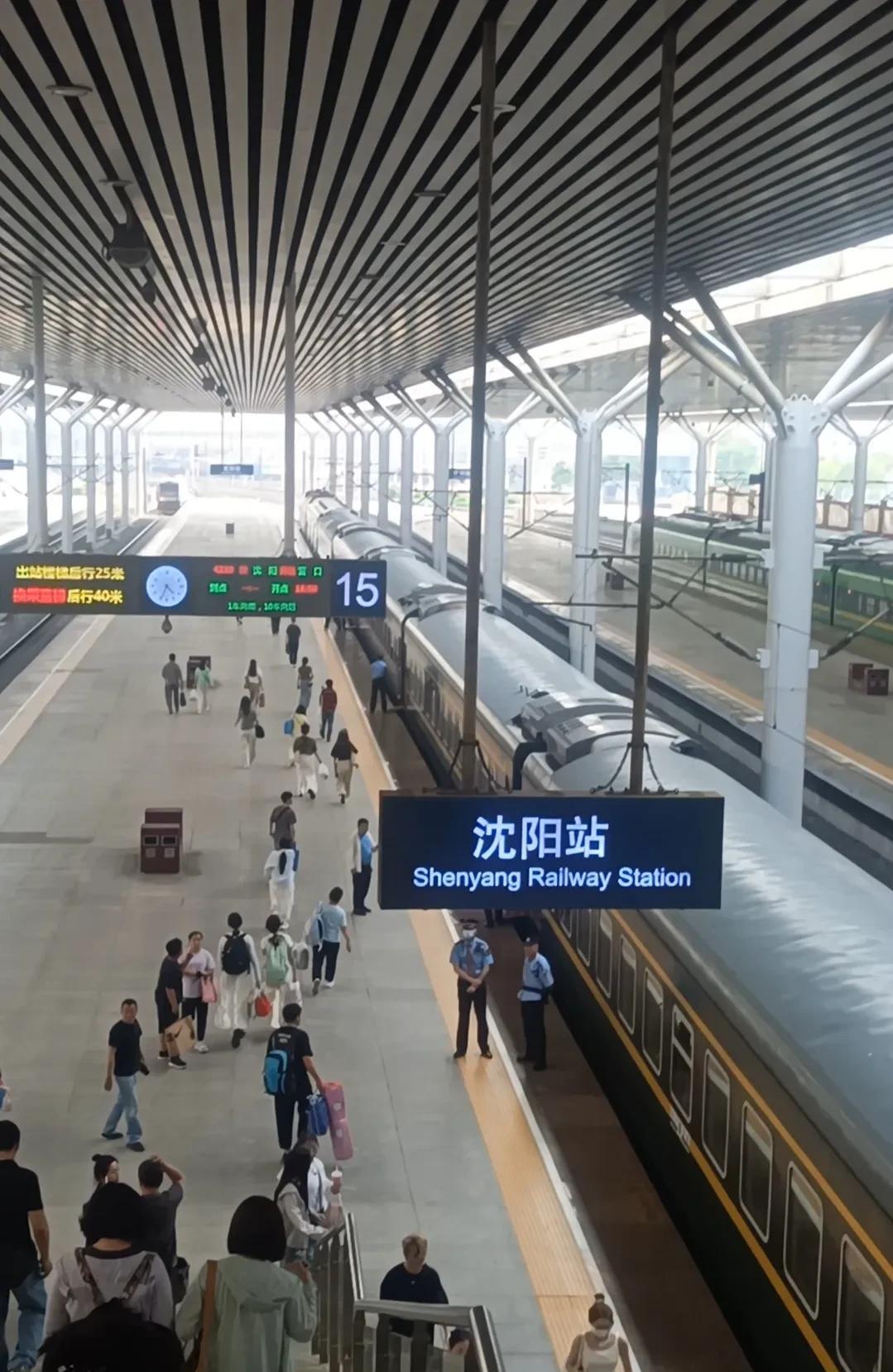 昨天父亲节，女儿小两口带我旅游带我吃海鲜，引起我的两个大姨姐羡慕嫉妒恨，想想当初