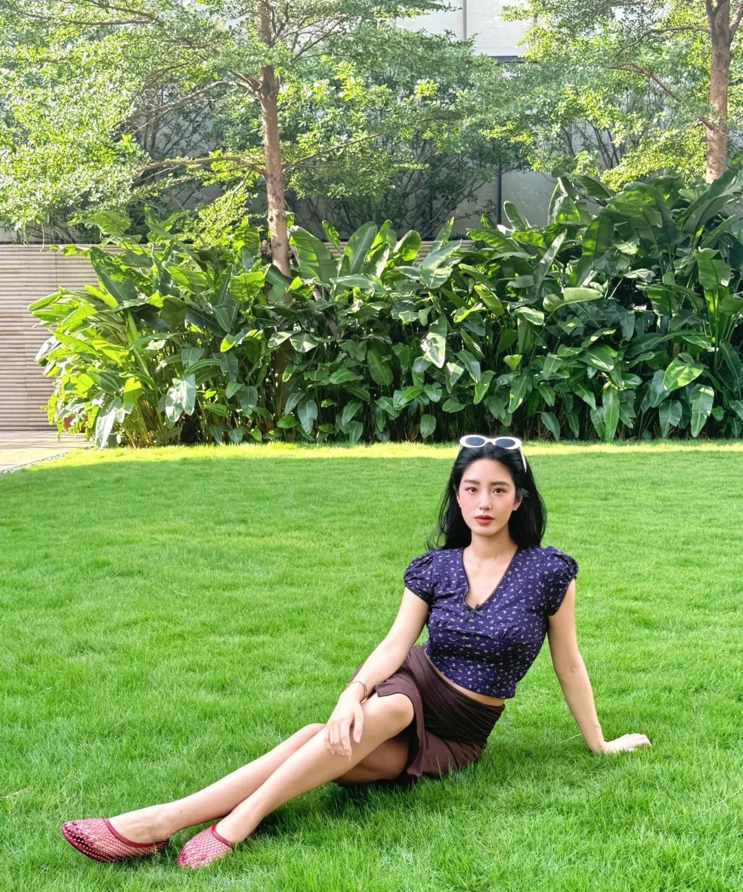 看到刚生完儿子的
杨采钰晒出来的新动态
只能说人美的尽头就是无限任性！
咱普通人