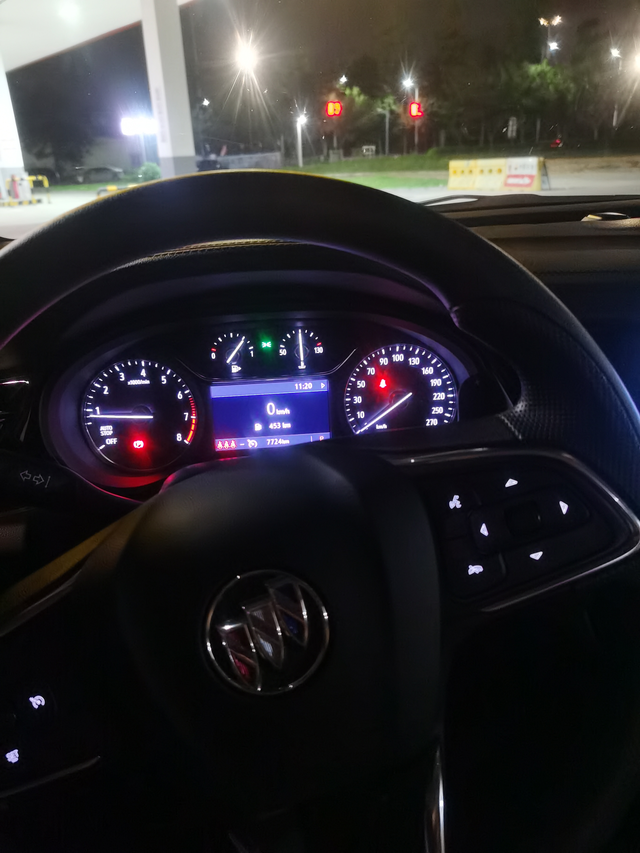 别克君威
发动机抖动厉害，坐在车里面都很抖，跑80--100开车跟抖，怎么回事啊