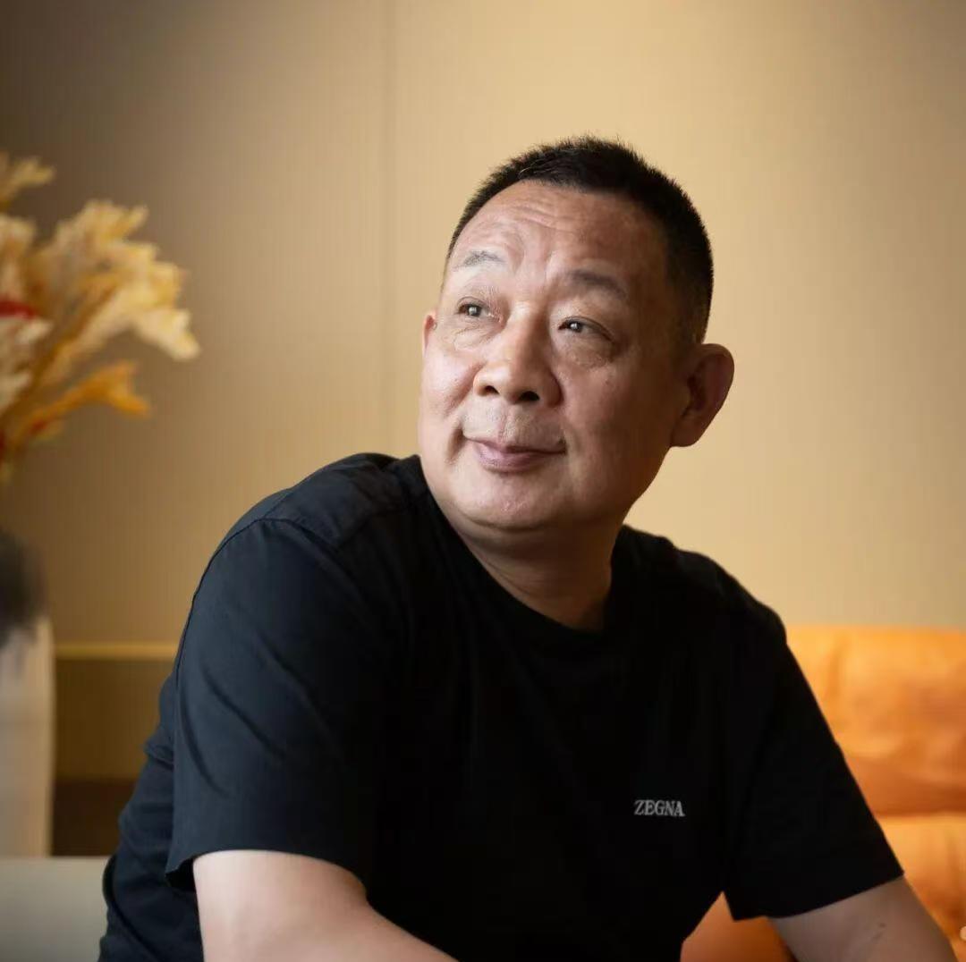 于东来这样表态就好很多了，单纯表达自己欣赏的点，不刻意去表明力挺谁。
聂圣哲这件