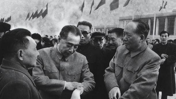 毛主席的命令：除大将外，从上将到少校，明年和我一起横渡长江！