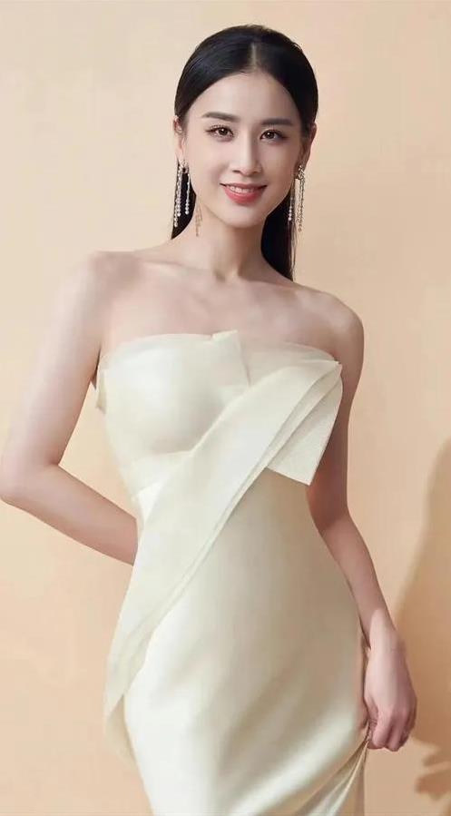 黄圣依称向往进入下一段婚姻
在综艺中，黄圣依直言仍向往进入下一段婚姻，认为婚姻包