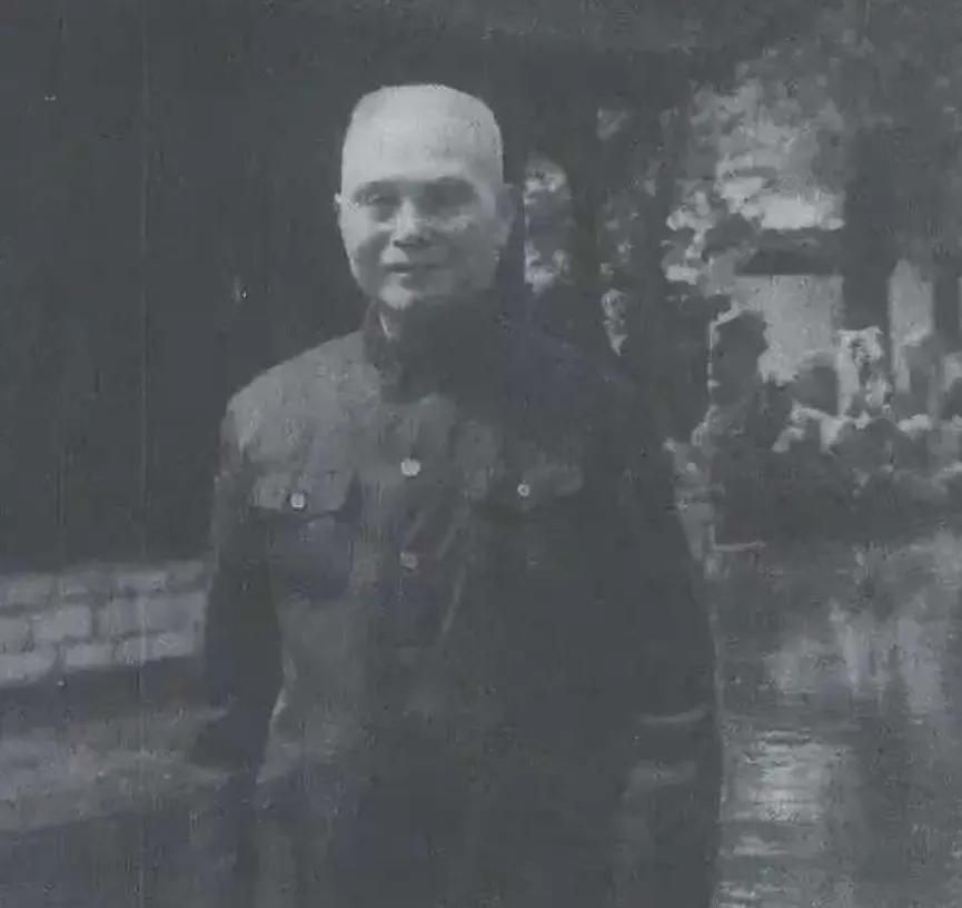 1962年，55岁的邱行湘跟一位纺织女工结婚了，三年后生下了一个儿子，想到自己被