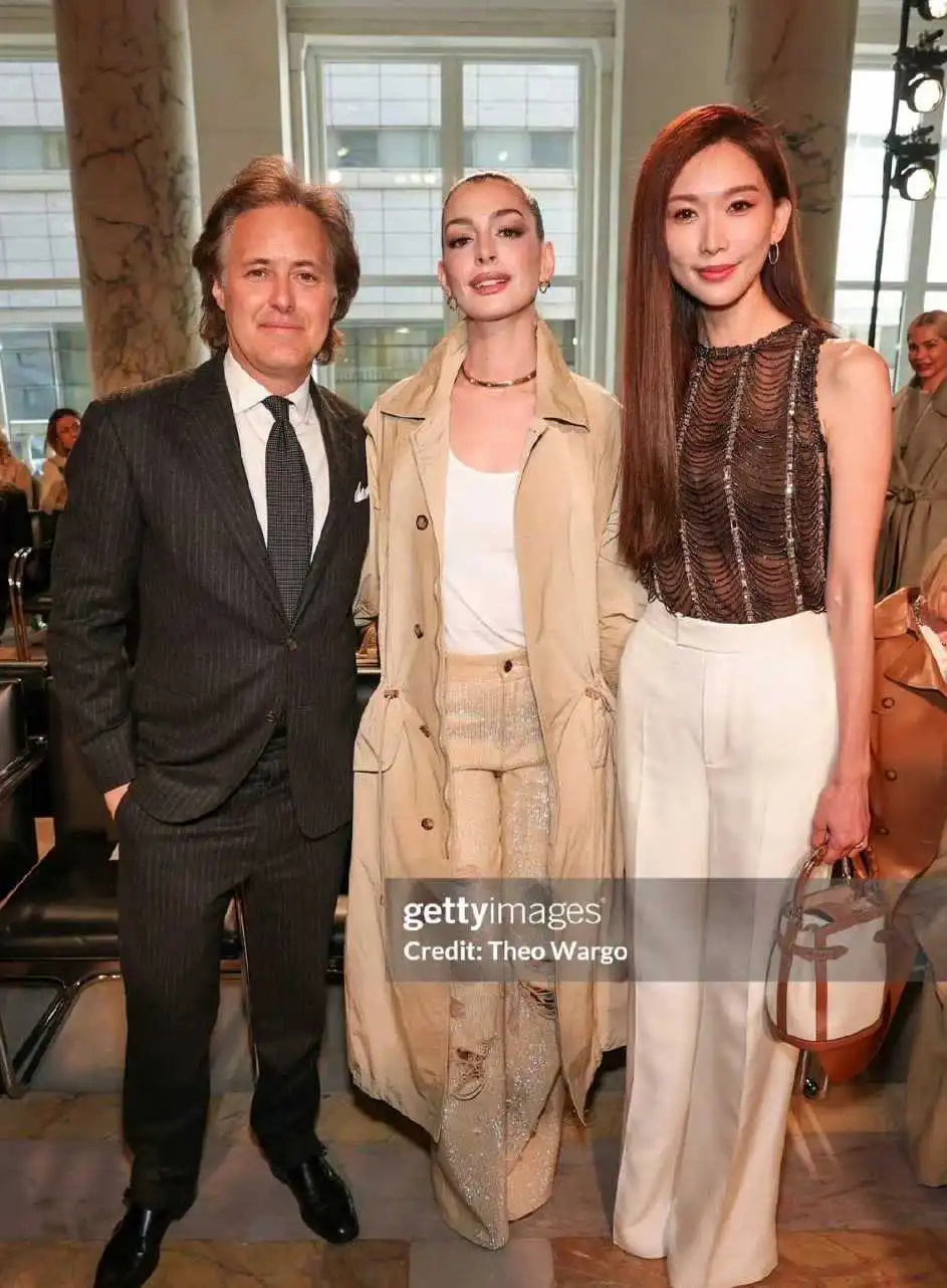 林志玲现在虽然还很能打
但总感觉她的脸现在怪怪的 ​