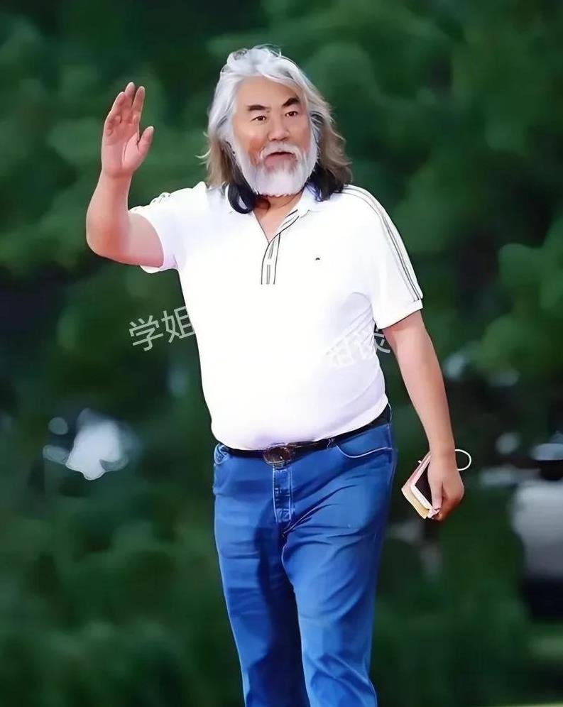 7年连生3娃，74岁张纪中，明明都是当爷爷的年纪，却一次又一次的喜当爹，他真的让