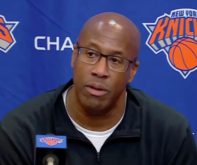 NBA常规赛，尼克斯主场128-116击败公牛。
赛后尼克斯主帅迈克-布朗在接受