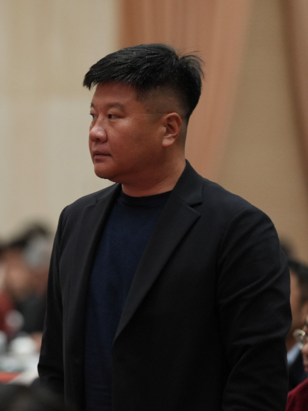 辽足旧将陈星爆了一个料。当初李金羽在云南玉昆并不是被下课的，其实是李金羽主动想离