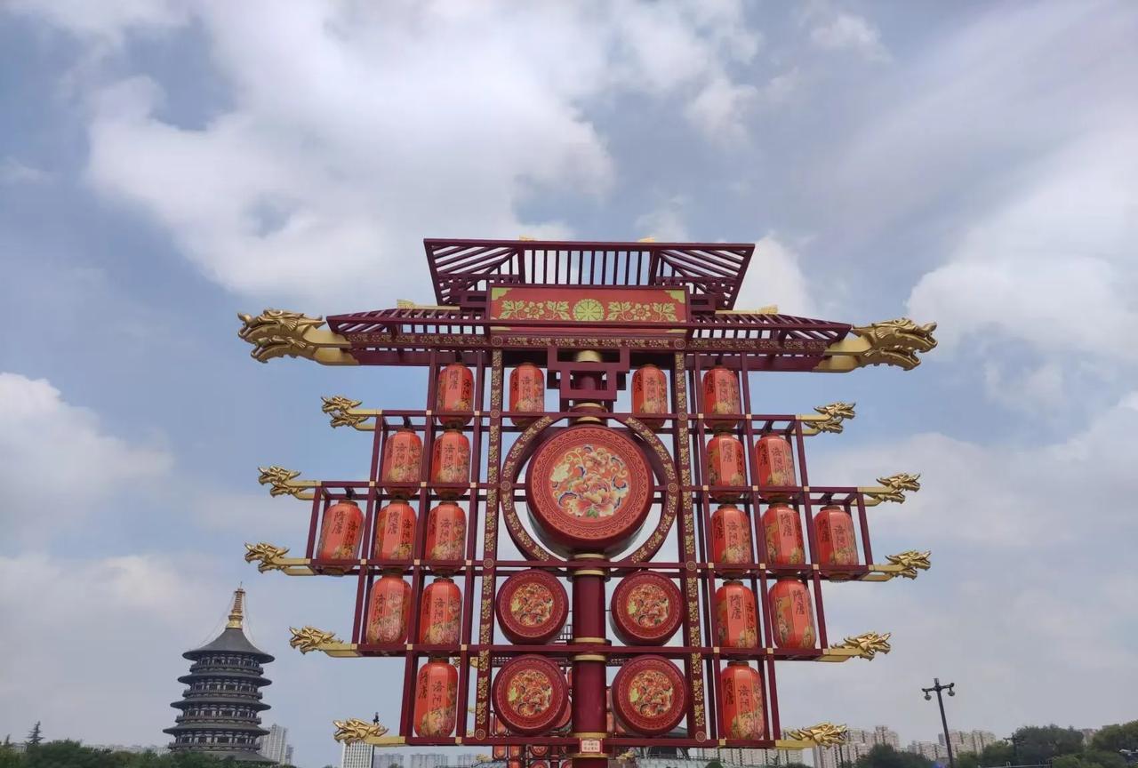 （参考太阳、上升星座）
今天的星象能量鼓励我们用弹性与包容面对变化，强硬不一定有