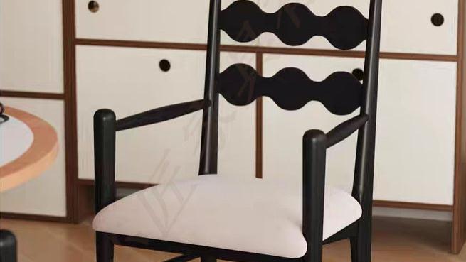 这把“波浪椅”凭什么火？从设计、质感到底层逻辑，聊聊家居里的“松弛美学”