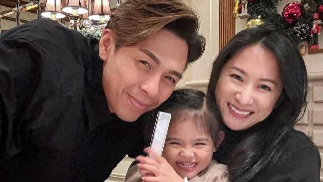 TVB御用奸角的甜蜜烦恼：女儿质问爸爸，为什么让美女骑你脖子上戏里戏外，反差萌