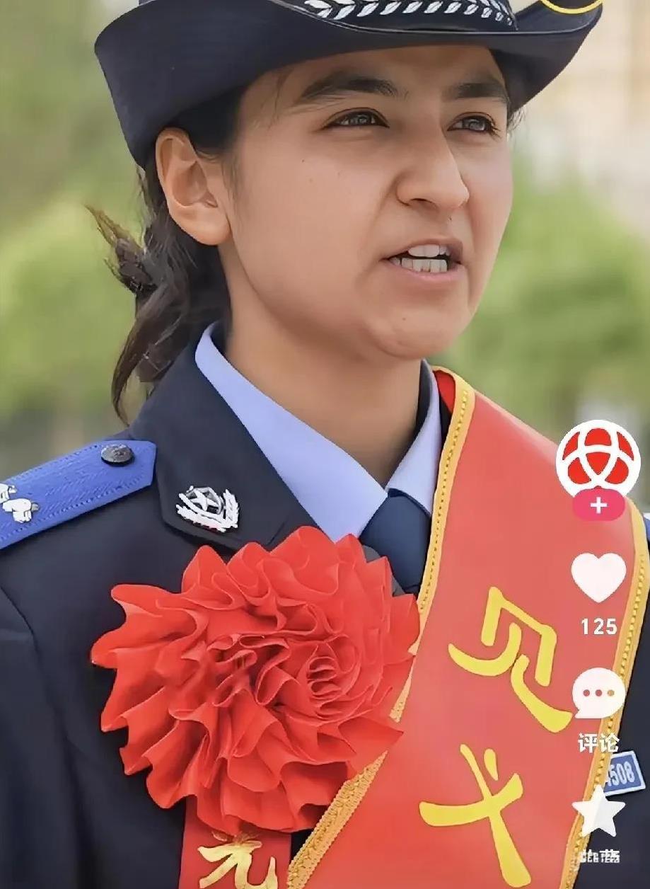 最近，新疆和田的 00 后女辅警布帕太姆火了。她下井救人后，从七级辅警破格升到五
