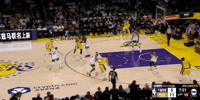 熟悉的味道！东契奇连打戈贝尔两个！
在今天NBA季后赛湖人对森林狼的第一节比赛中