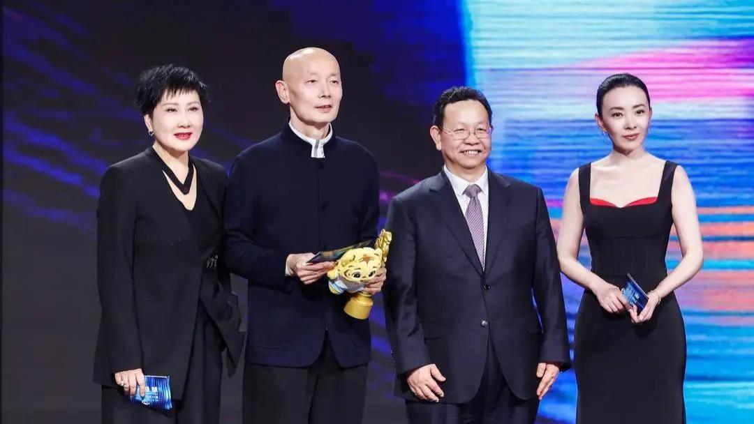 官方正式公布！确认是葛优