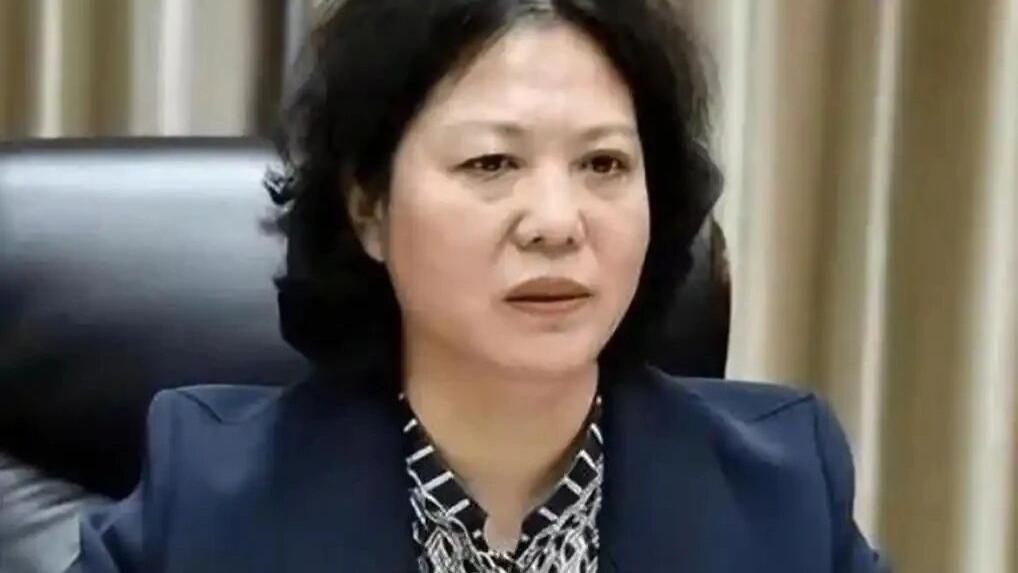 山西 “女部长”：从寒门才女到阶下囚  包养23名小白脸  最小仅 17 岁