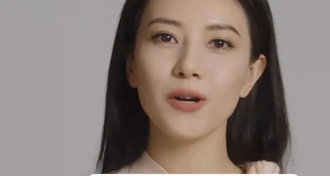 有人在巴塞罗那博物馆偶遇高圆圆啦！本人比镜头里还美，气质直接拉满！照片里，高圆圆