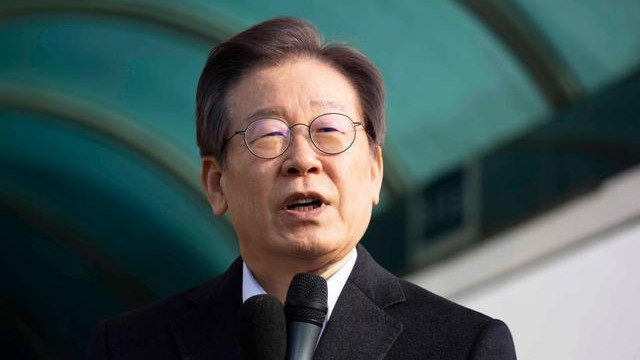 韩大选激斗! 李在明亲华遭对手猛攻, 朴槿惠七大粉丝团却反水支持