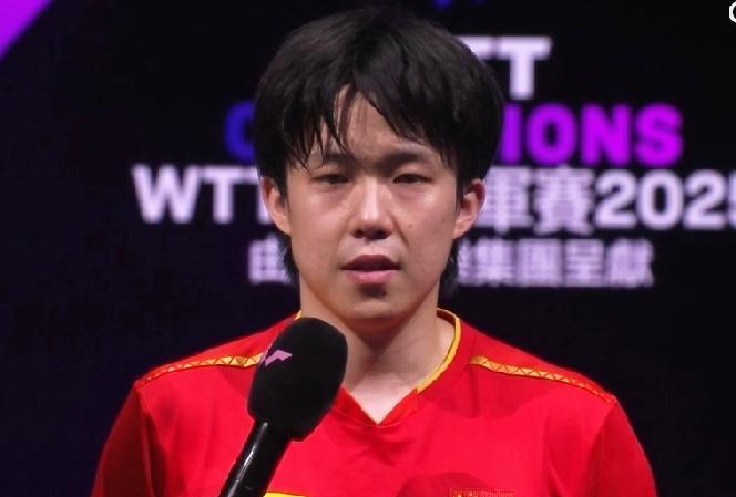 真不愧是北大研究生，
王楚钦的采访太全面了！
随时都不忘夸赞对手，
把胜利归功关