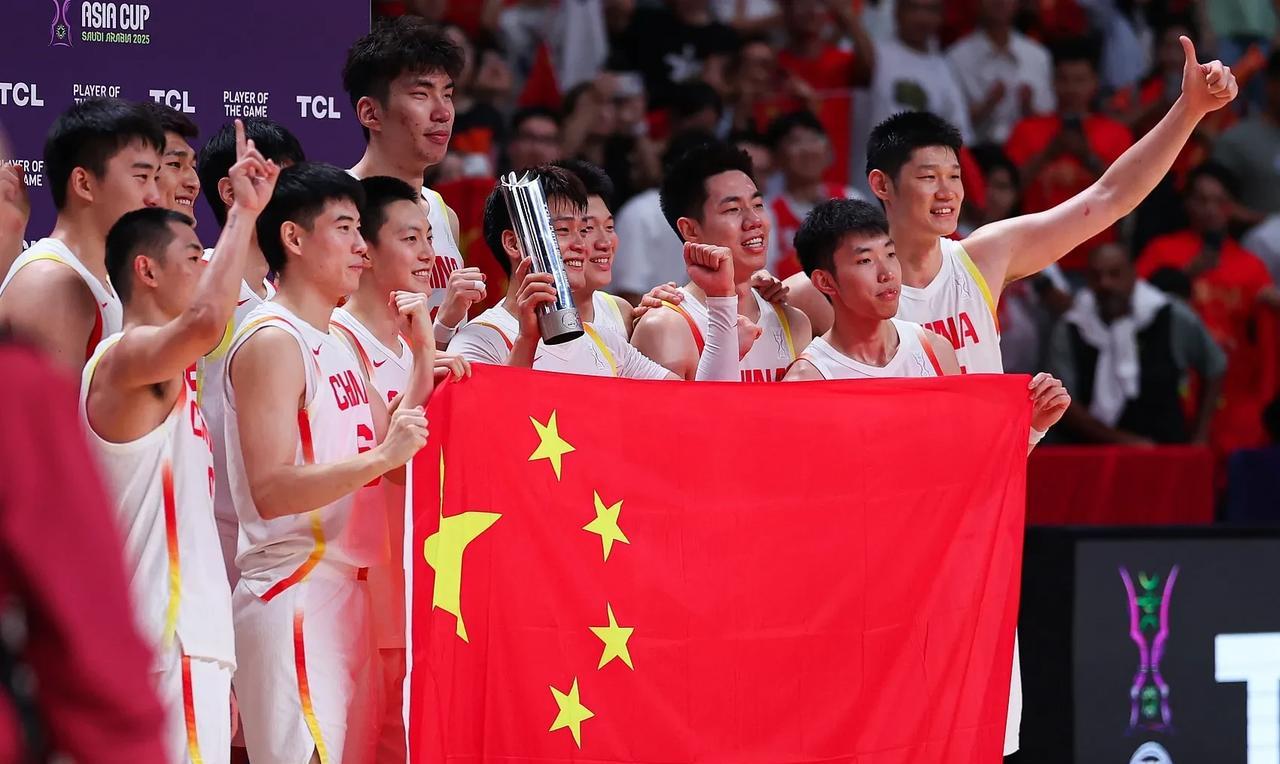 陌生吗？三分球26投12中、罚球22中20、替补得分44-23，这是中国男篮今天