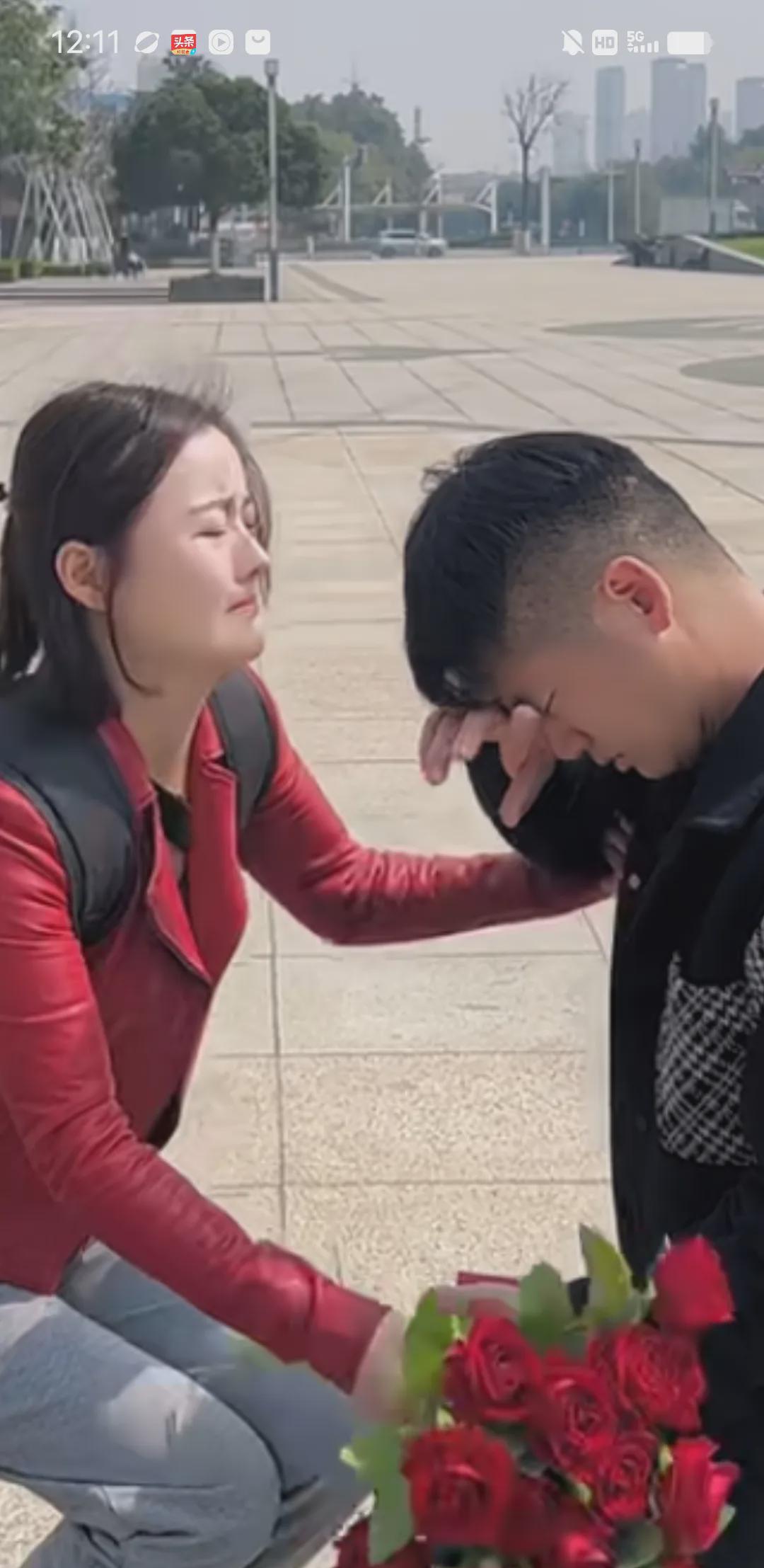 泪崩了！丧偶三年，她独自抚养孩子，还兼顾年迈的父母和丈夫的弟弟的学业。这三年辛劳