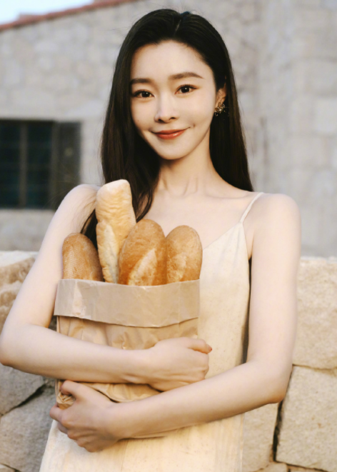 宋轶的这一组妆造，真的很适合晴天和夏天！