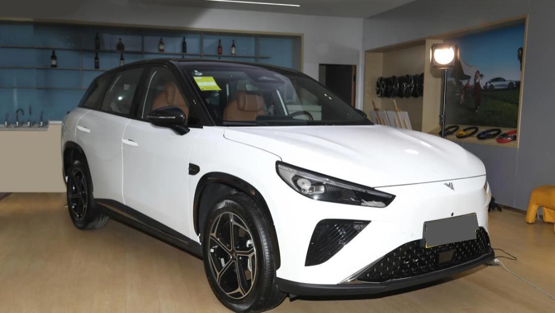 价格不贵空间大，月销量5000以上，哪吒这台中型SUV有看头