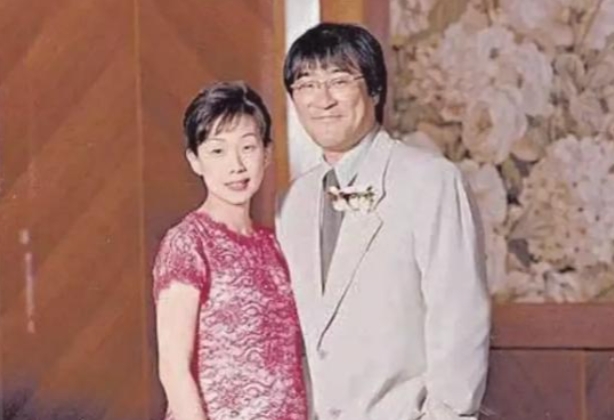 1994年，李宗盛婚内爱上林忆莲，两人为了寻求刺激就悄悄同居，结果没多久，林忆莲