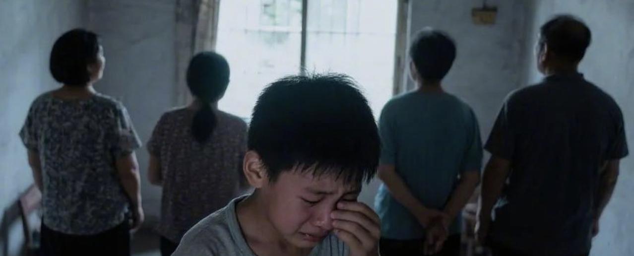 男子性侵侄子7年家庭集体包庇：“为什么不拒绝，还继续去给他搞？”
“你都已经被他