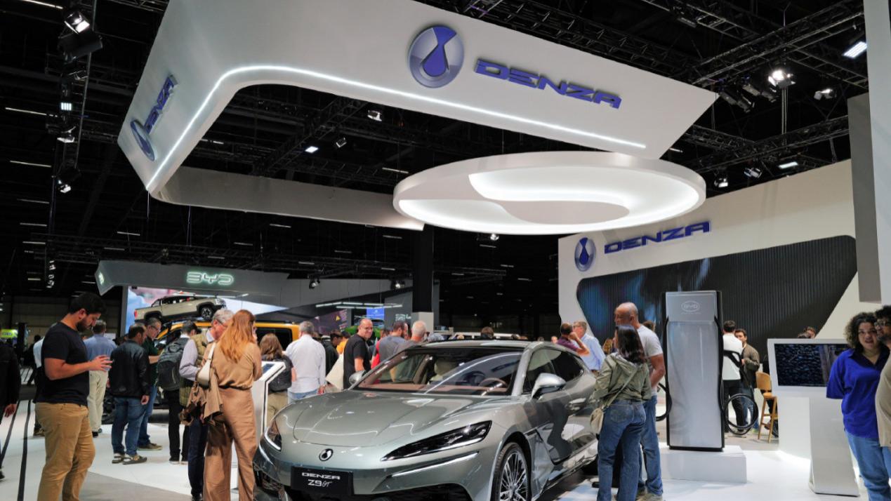 2025年全球电动车“王座”易主 比亚迪登顶 终结特斯拉霸榜时代