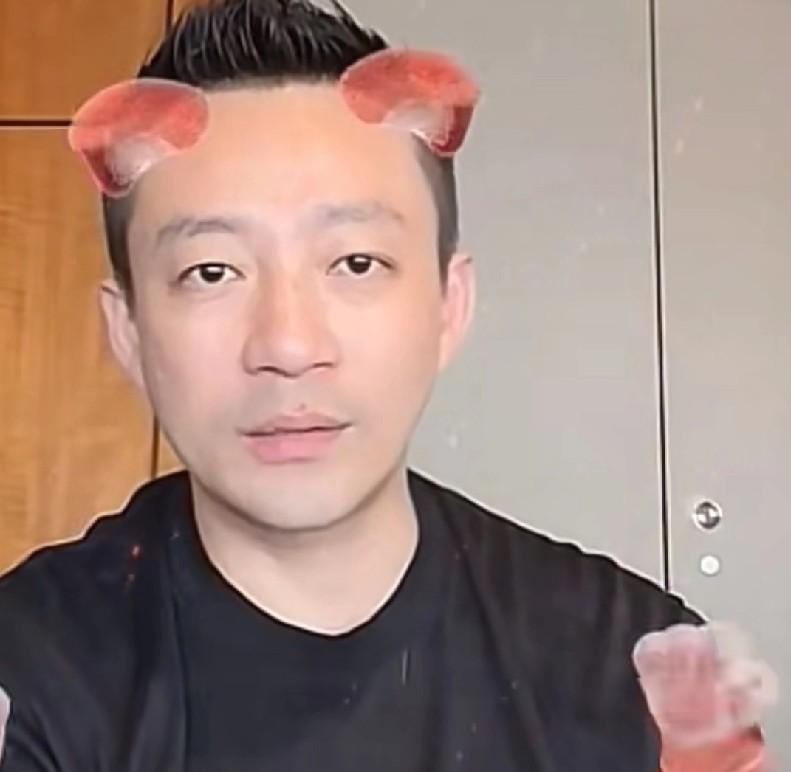 汪小菲在直播中表示幸亏有筱梅，筱梅帮助他们父子三人很快走上了生活正轨。
上次玥儿
