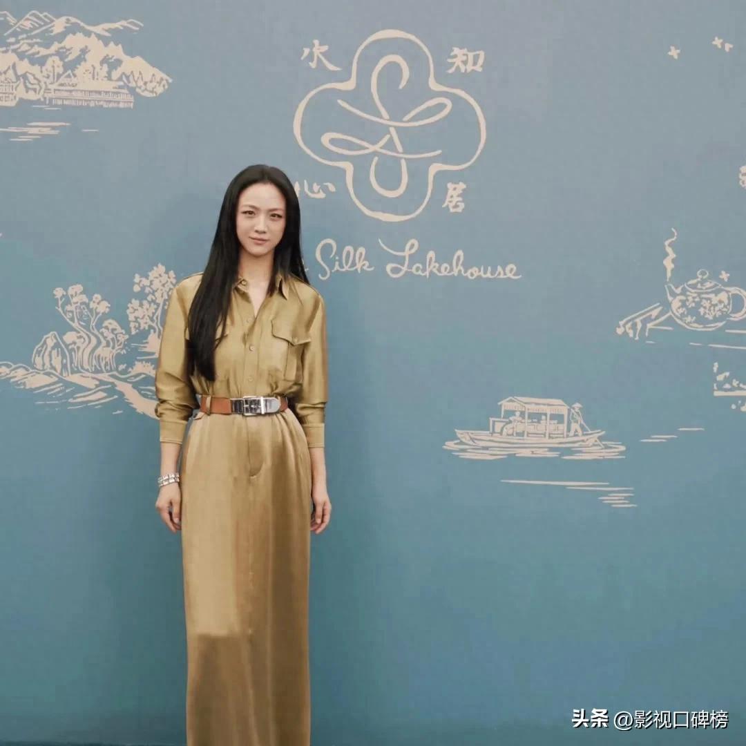 汤唯参加杭州活动后坐地铁穿百元裤
