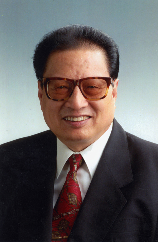 乔石的政治生涯有多辉煌？1983年他担任了中央办公厅主任，中组部部长。1985年
