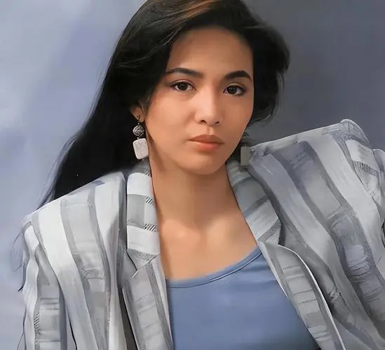 “一只鲍鱼都切不好，咱们离婚吧。”吕方做饭时不小心切到了自己的手，这时候，郑裕玲