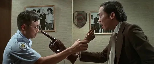    《摩登保镖》这是一部很棒的喜剧电影，搞笑之余，发人深思，尤其那句“香港是一