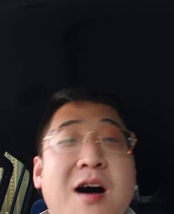 星纪元es增程让加油站集体失业。
这是一台直接让加油站和充电桩集体失业的车，十