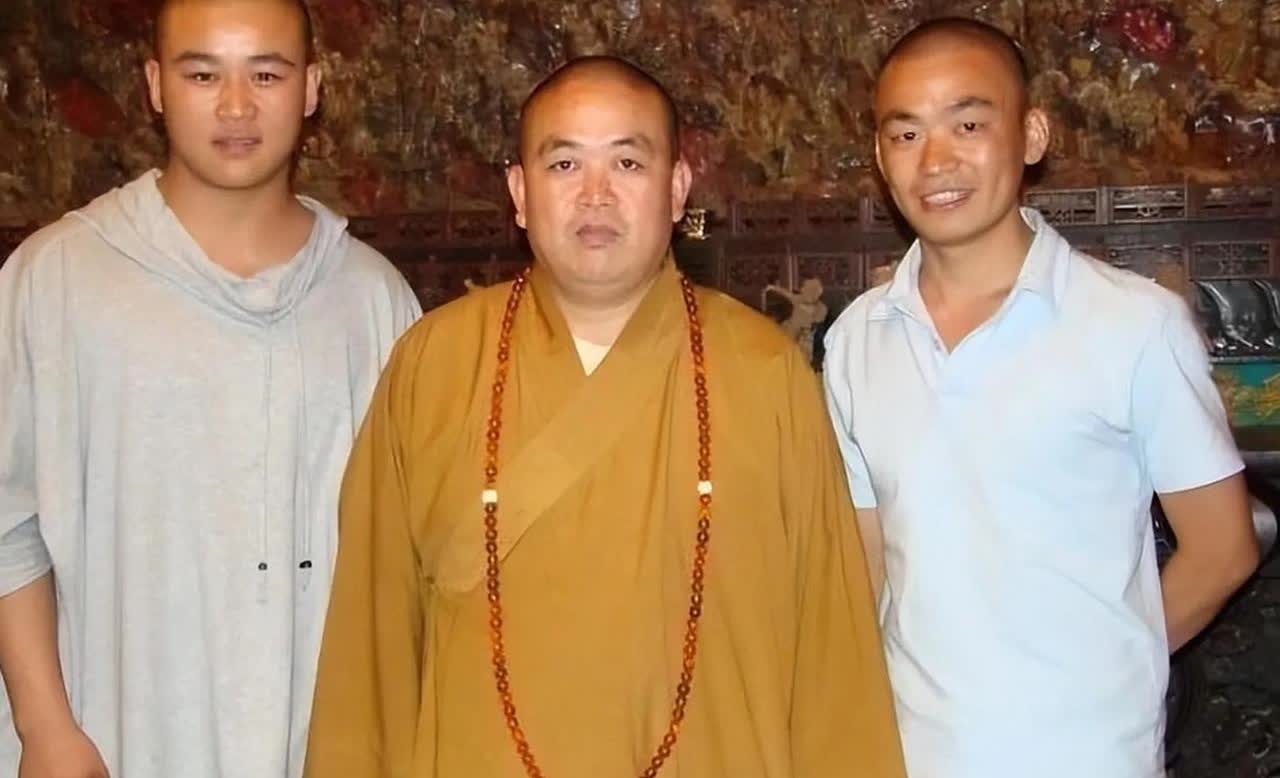 所有人能骂释永信，
我也能骂释永信，
但是有一个人，他绝对不会骂释永信，那就