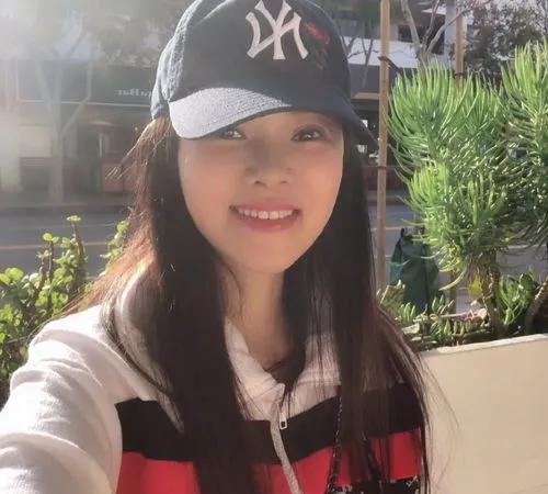 伊能静坦言与秦昊虽未离婚，但已分居各自生活十年。这十年间，他们从被众人吐槽走到成