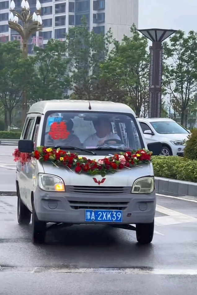 无人扶你青云志，五萎携你踏山河，穷时不吐心中苦，在富不忘来时路!