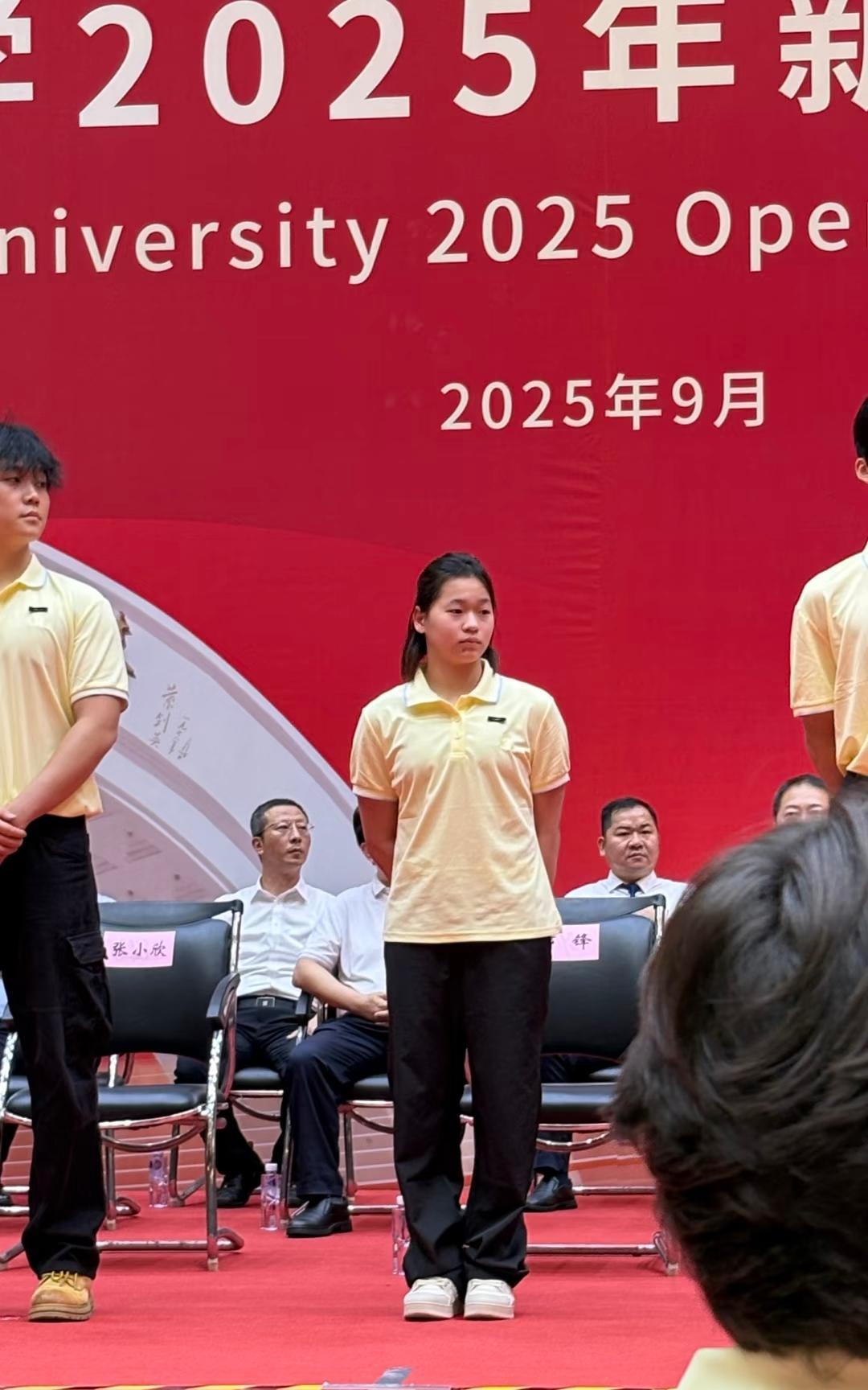 感觉全红婵可以转型去练举重[微笑]