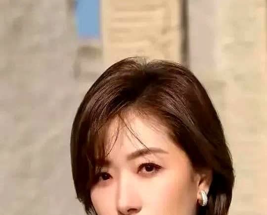 万茜哪哪都好，长得漂亮演技也不错，但有个细节特别有意思！

不知道你们发现没