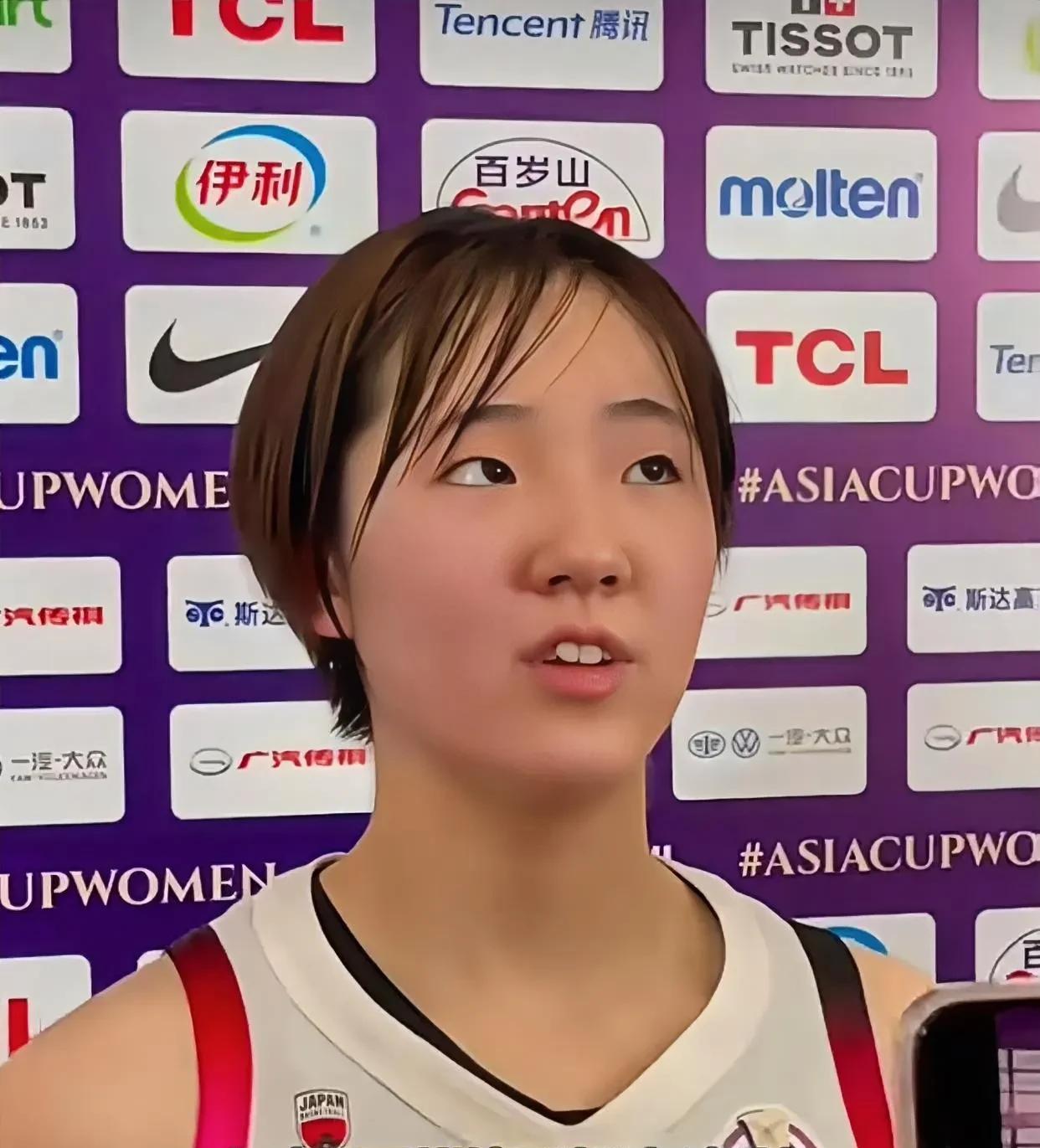 不得不说，
田中心这孩子情商太高了！
面对什么样的问题，她竟然
都能回答的很得体