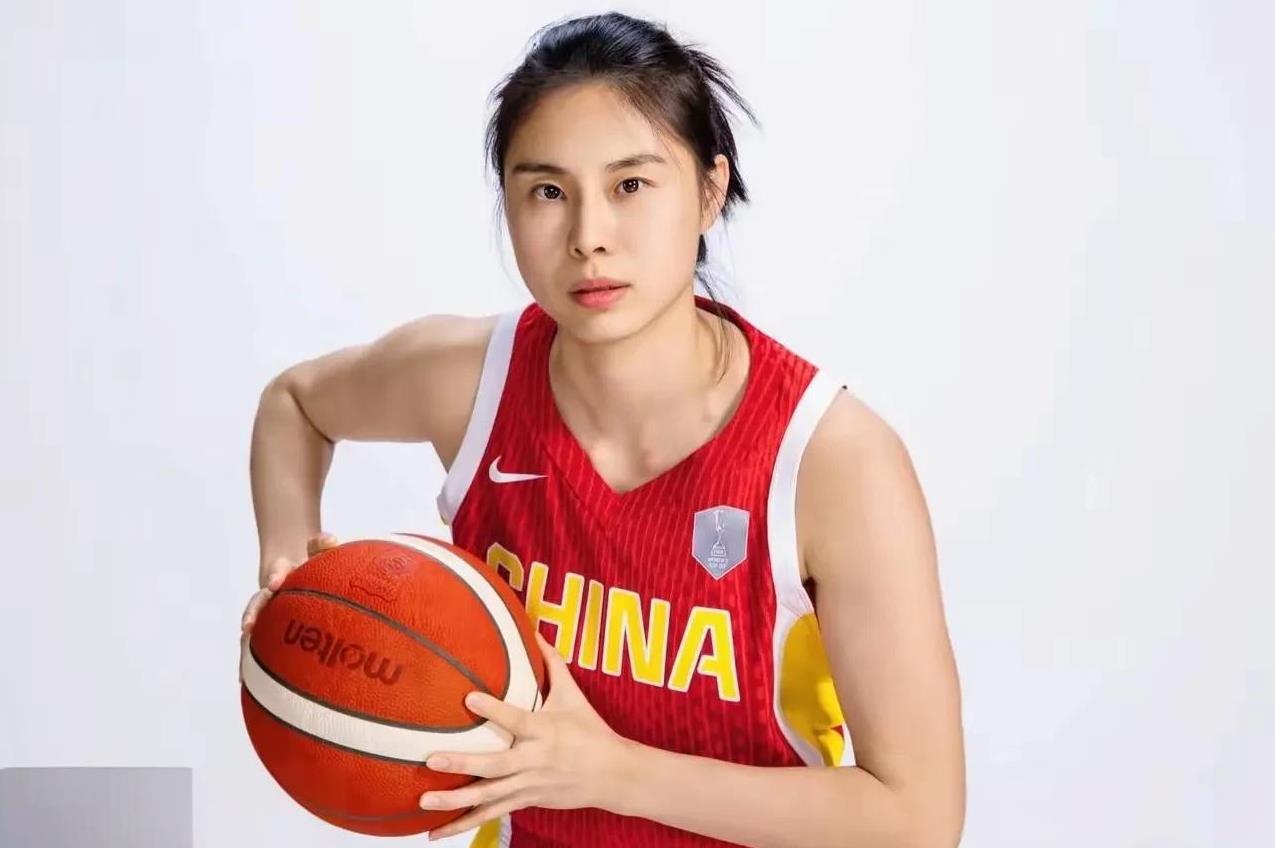 日本女篮个子小跑的快，咱个子大跑的慢，她跑她的咱慢咱的，各打各的不好吗？你跟着人