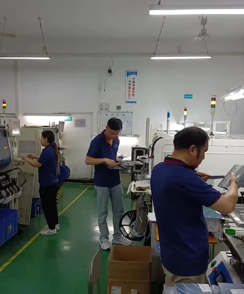    真是把人气炸了！我去找领导请年假，他却说让我找个人把我的班顶上，如果找不到