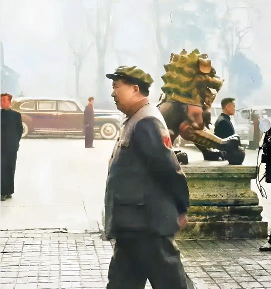 虎步龙行，气宇轩昂，昂首阔步，一往无前！
每当看到老人家，就会发自内心的感到亲切
